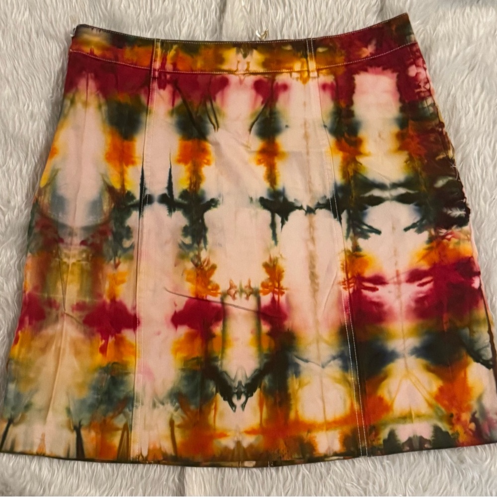 J. McLaughlin Red and Gold Tie Dye Mini A-Line Skirt